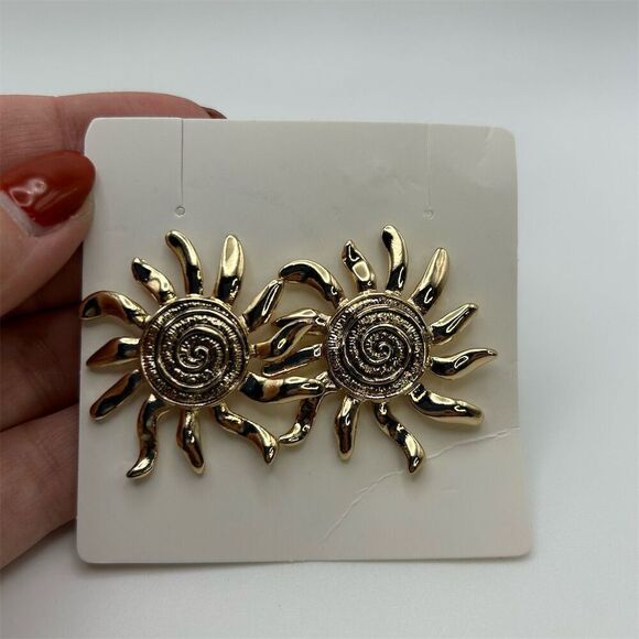 Bohemian Gold Tone Sun Starburst Sunflower Large Stud Pierced Earrings - Picture 3 of 8